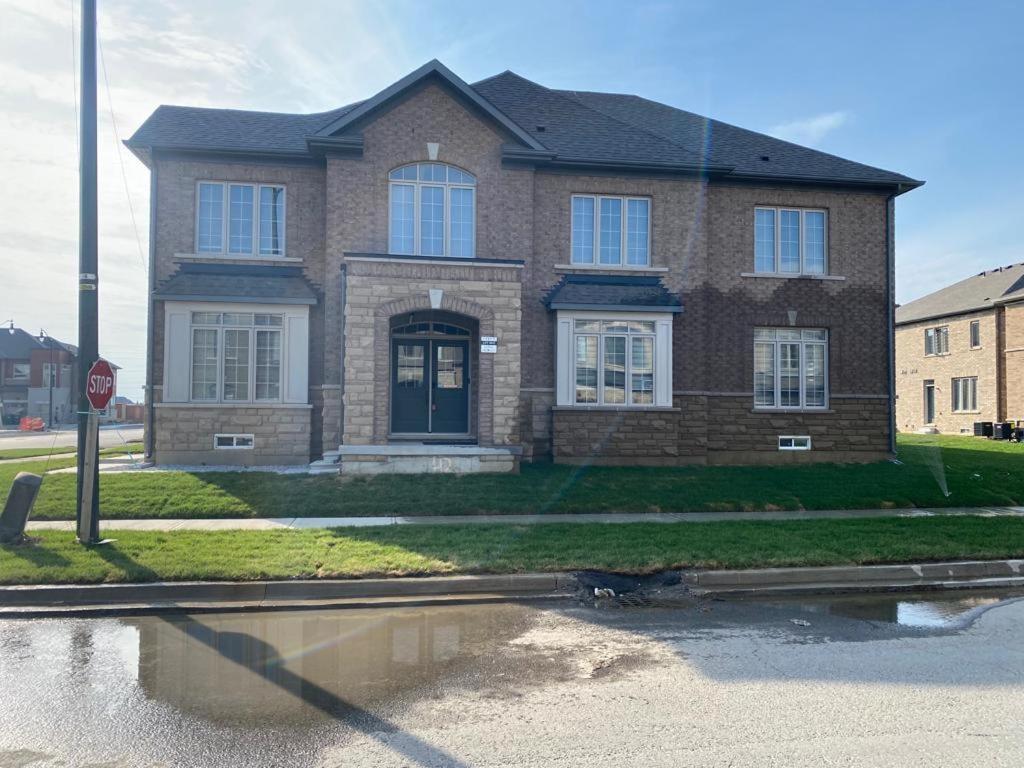 537 Veterans Dr Brampton On L7A 0C4 Βίλα Εξωτερικό φωτογραφία